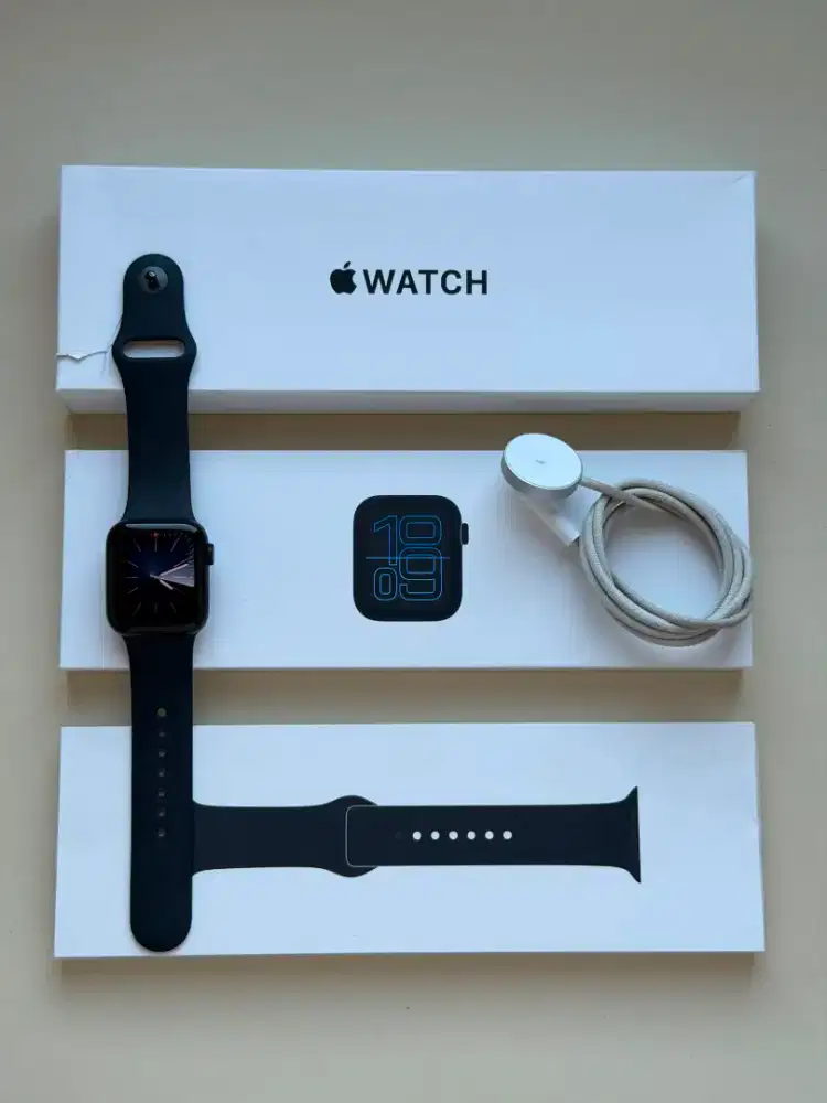 Apple Watch SE Gen 3 40mm - Garansi on Feb 2027 - Midnight