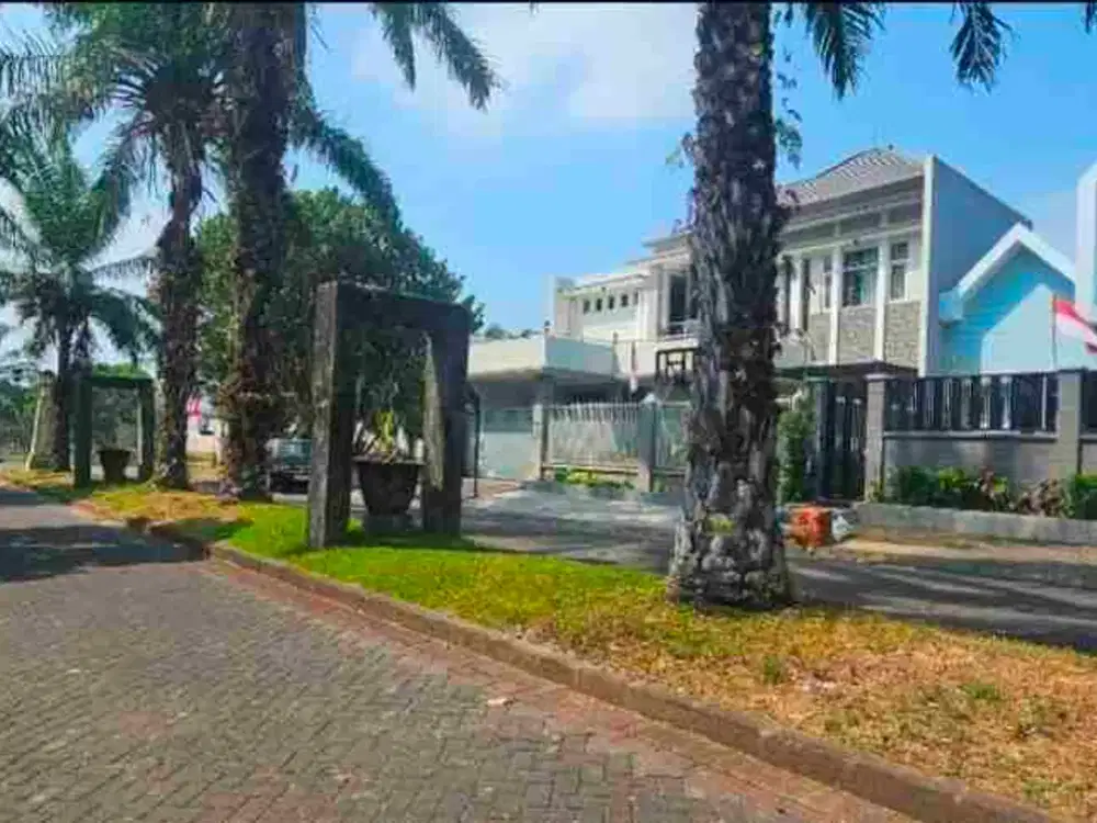 rumah mewah jalan kembar nieuw indie araya malang kota harga tanah saja bisa dibangun kolam renang dekat restoran KDS, taman indie, mall araya dan RS PERSADA blimbing