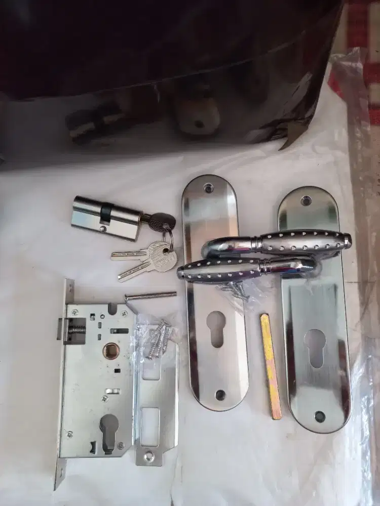 Handel.pintu tanggung complit