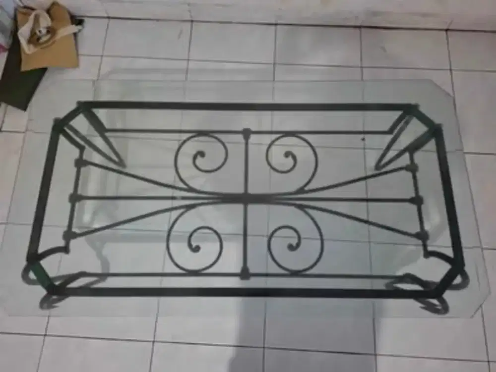 Meja kaca ukuran 130 x70 cm