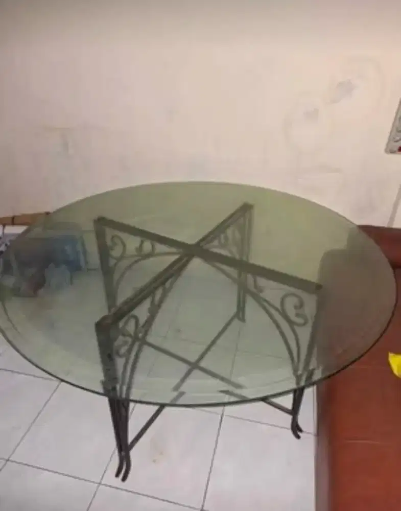 Meja Makan Bulat Diameter 1.4 meter
