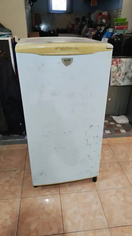 Kulkas sanyo SR-LL180F