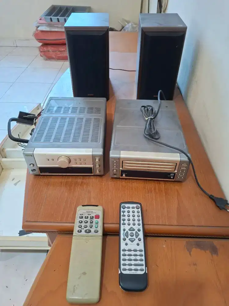 Amplifier + CD Changer + 2 Unit Speaker Merk Denon