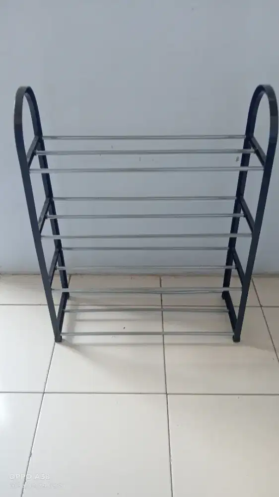 Rak sepatu masih bagus