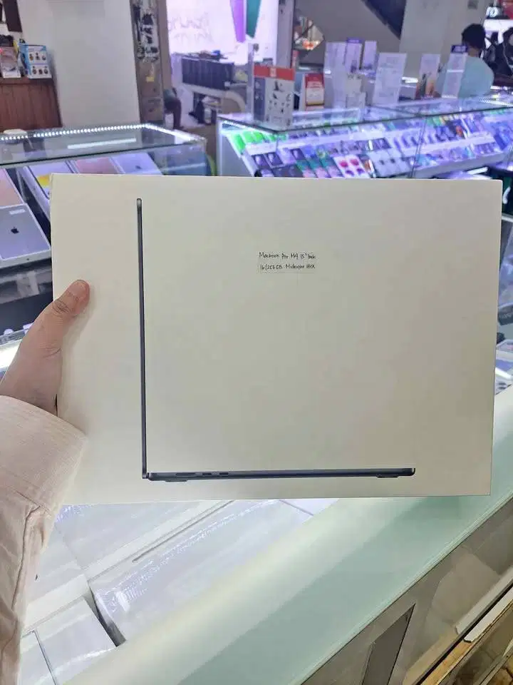 Macbook Air M4 16/256GB SSD Midnight 15 Inch New Segel Garansi IBox