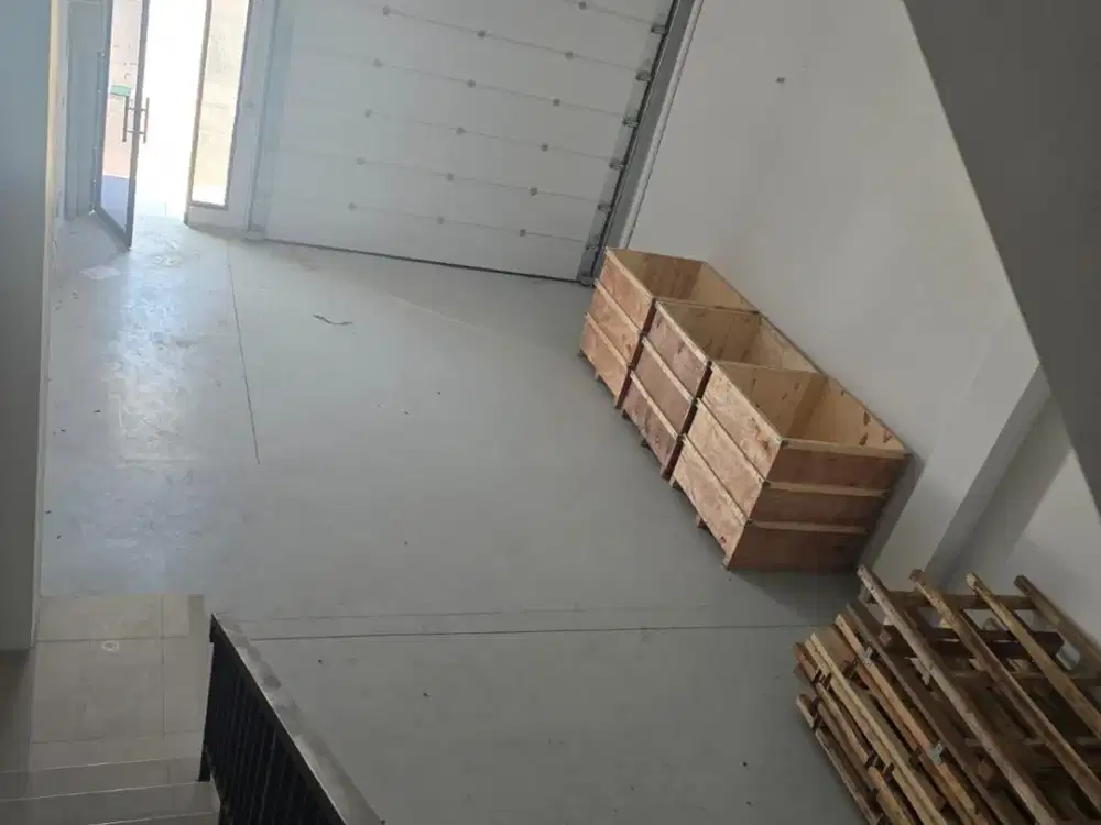 DIJUAL GUDANG SIAP PAKAI ADA OFFICE JUAL MURAH SEKALI DI BIZPARK 2 PIK
