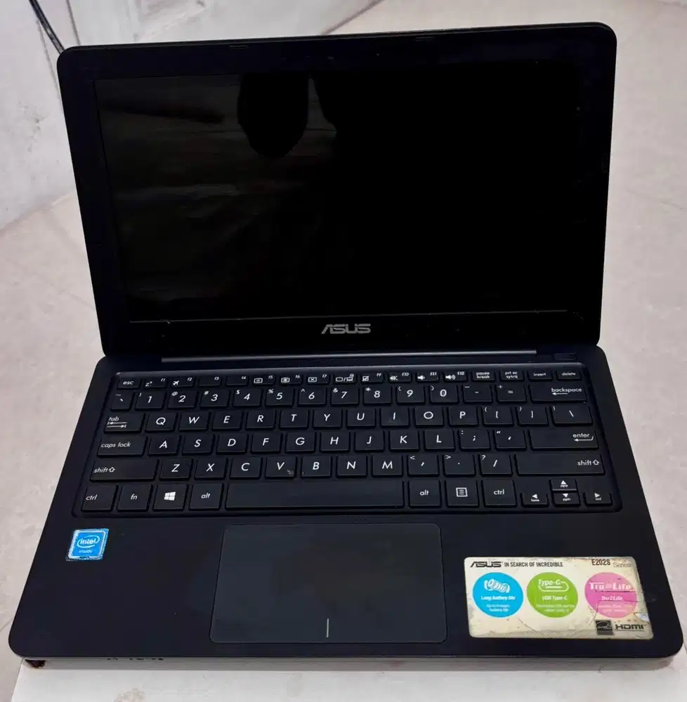ASUS E202SA 11.6” Notebook Bekas – Nyala, Minus Windows & Layar Bintik