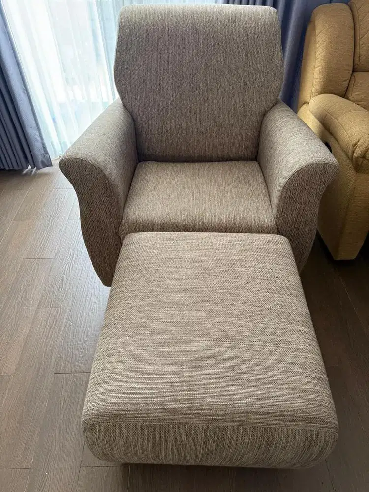 Vinoti Living Boston Wing Chair Ottoman Original