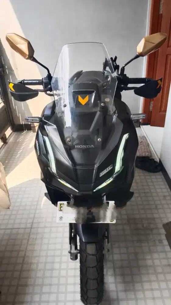 Honda ADV 160 ABS Black Gold 2023