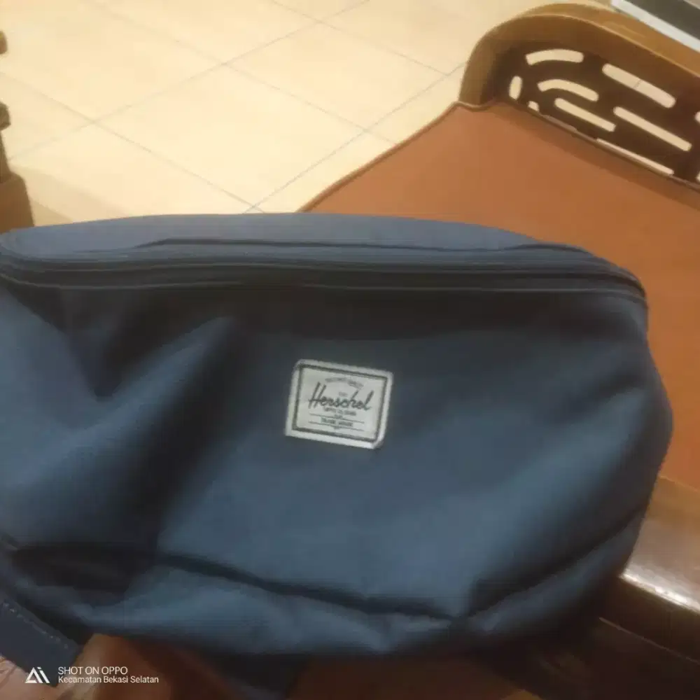 Tas herschel slempang pria atau wanita