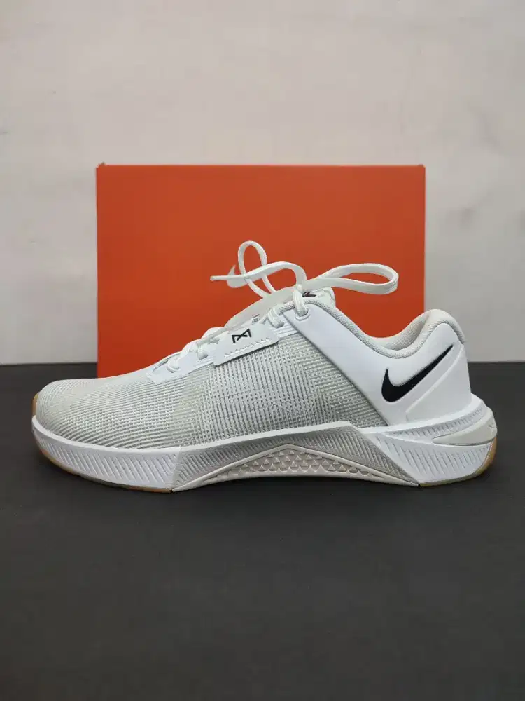 Sepatu gym dan olahraga Nike Metcon 10