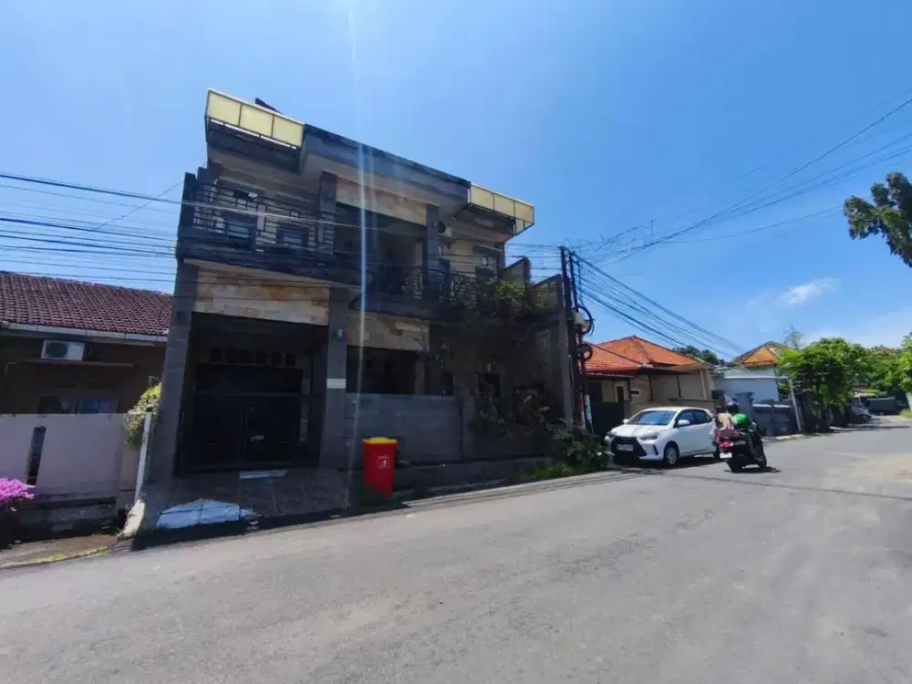 Dijual Rumah 2 Lantai 6 BR di Taman Griya, Jimbaran.