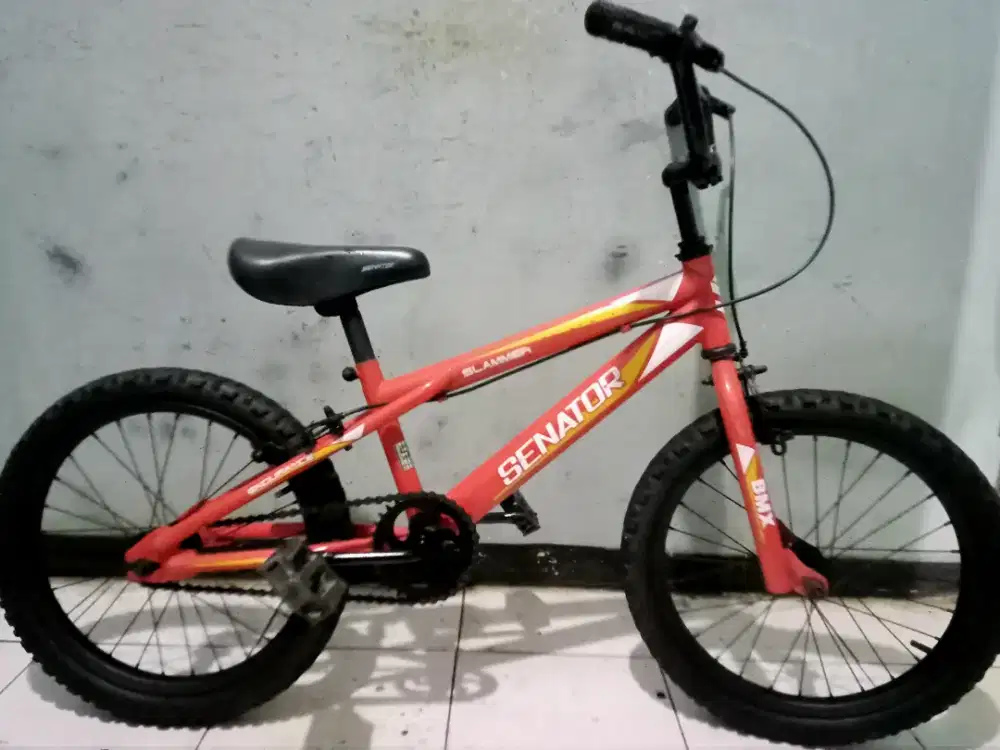 Dijual sepeda BMX merk SENATOR ring 18 kondisi masih bagus Kker normal