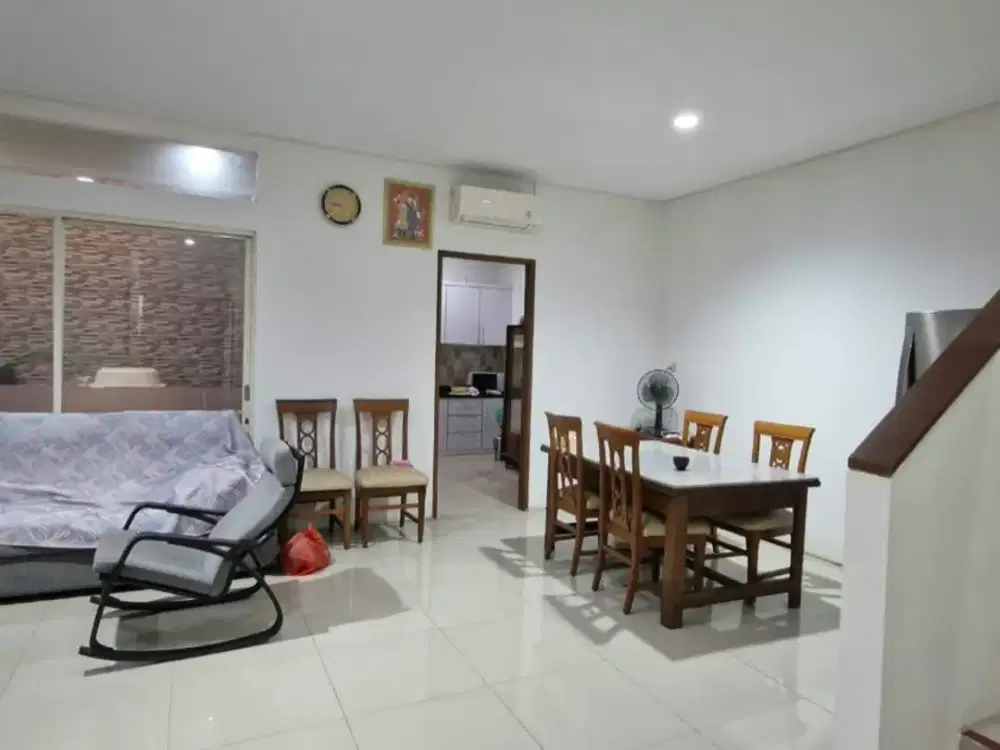 DIJUAL RUMAH BAGUS MINIMALIS DAN FURNISH JARANG ADA DI TAMAN SURYA 5