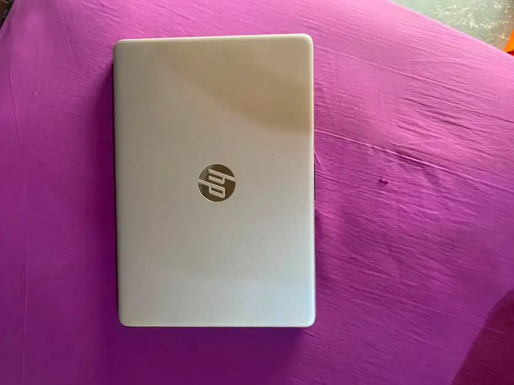 Laptop HP 14s Celeron, SSD 256GB, Windows 11