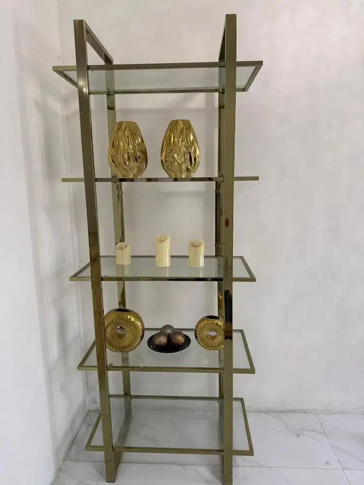 Lemari Pajangan Kaca