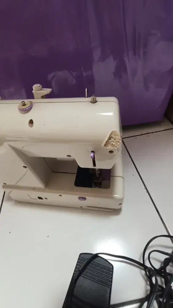 Mesin jahit mini