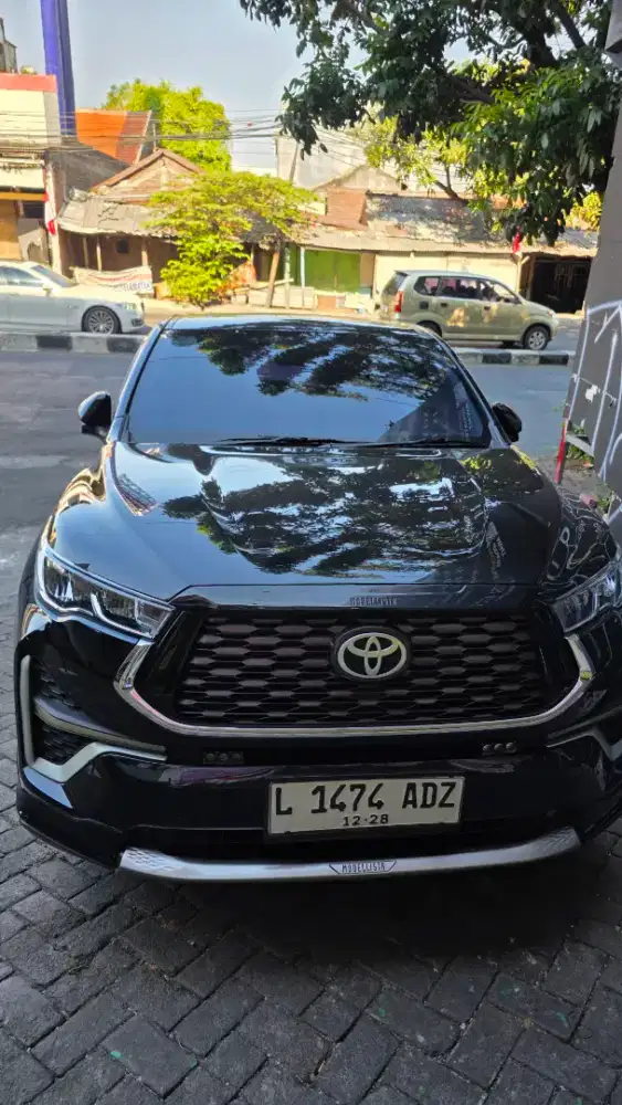 Innova Zenix V Hybrid Hitam 2023