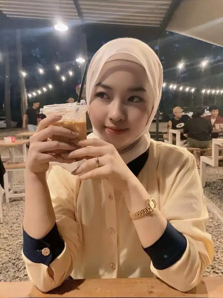 Mencari pekerjaan host live