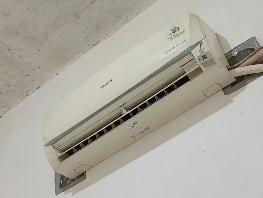 Jual AC Sharp 1/2 PK, dijual krna pindah