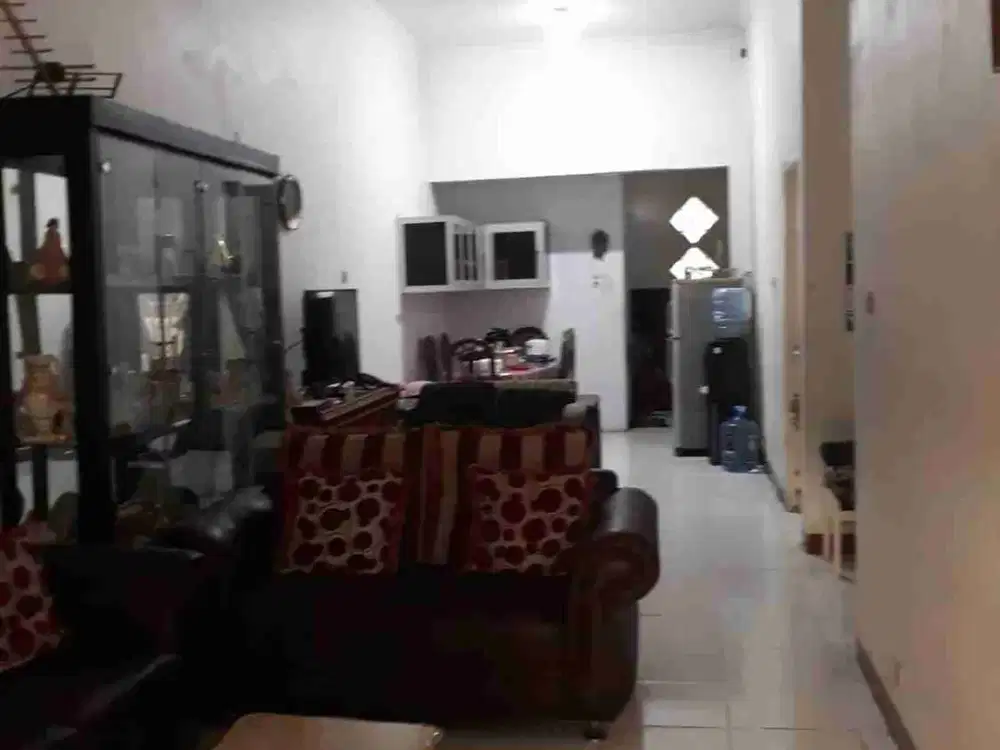 dijual rumah 2 lantai di taman holis indah siap huni