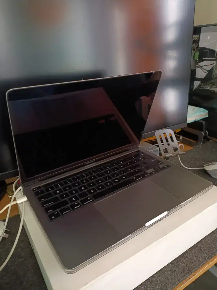 Macbook Pro M1 2020 256GB/8GB CPO - pemakaian pribadi