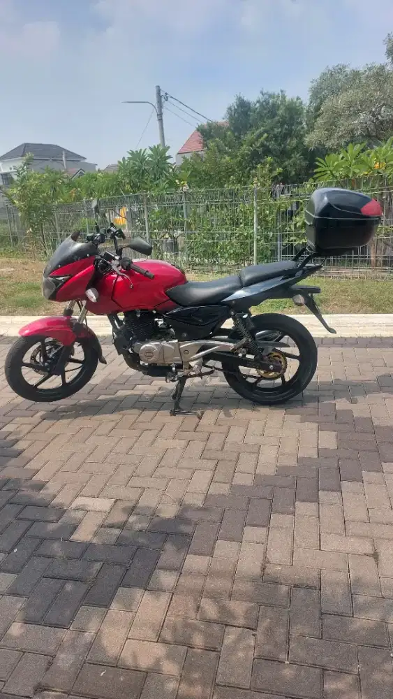 BAJAJ Pulsar 180