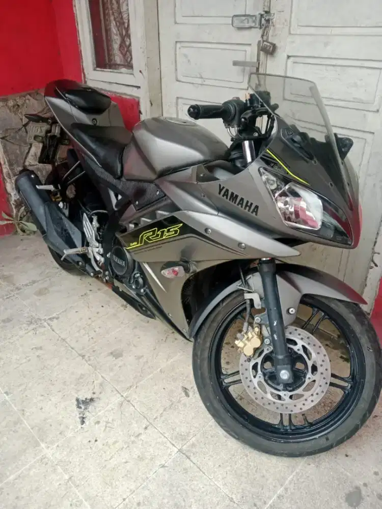 R15 GreyGun Metal 2016