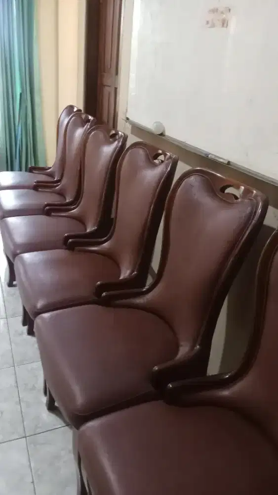 Kursi jati jok kulit