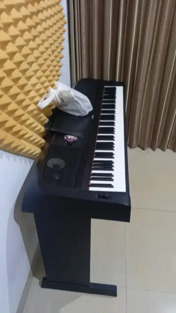 Piano digital dgx 670 hitam
