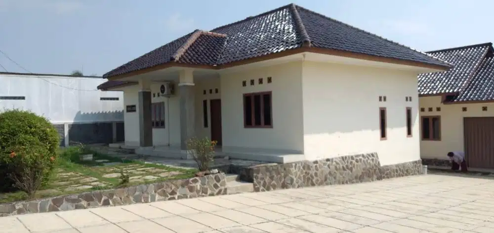 Dijual Rumah dengan Kolam Pemancingan, 5 Menit dari Tol Subang!