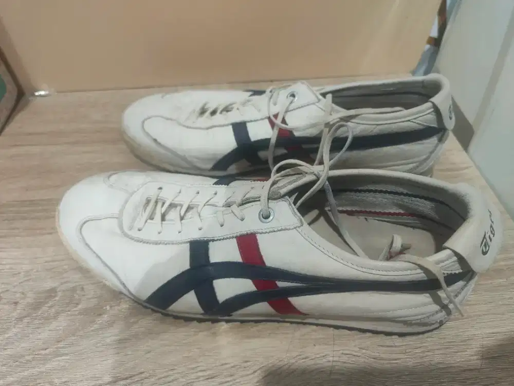 Jual 2 sepatu ori onitsuka & NB ukuran 43