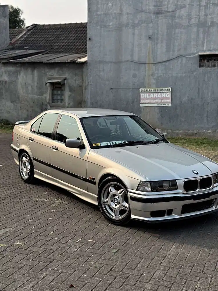 BMW 320i 1995 Bensin