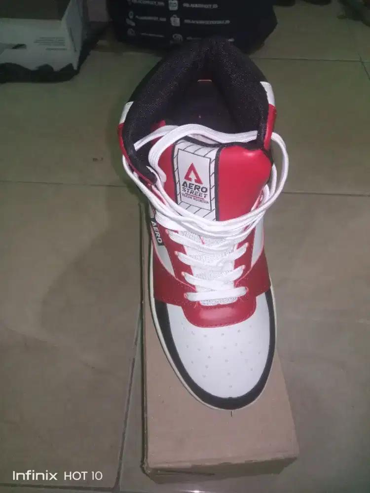 Sepatu Sneakers