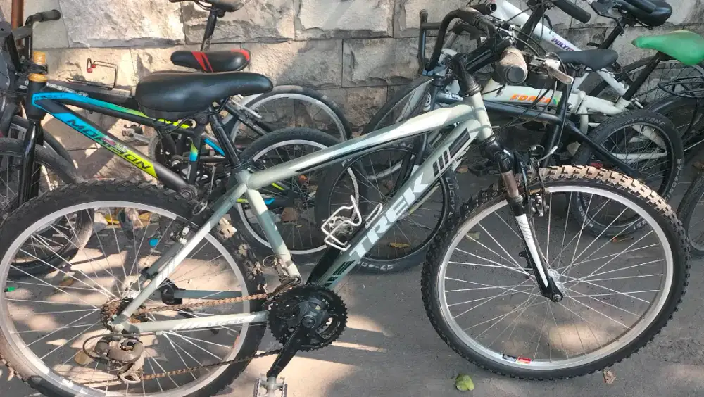 Sepeda ukuran 26 istimewa semua part baru dan bagus