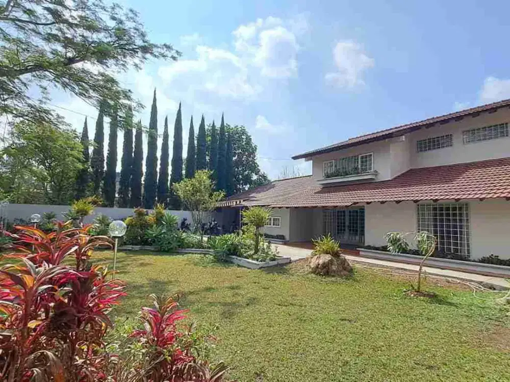 OPEN HOUSE!! Murah!! Jual Cepat Rumah Villa di Area Kota Lembang dengan View Cantik