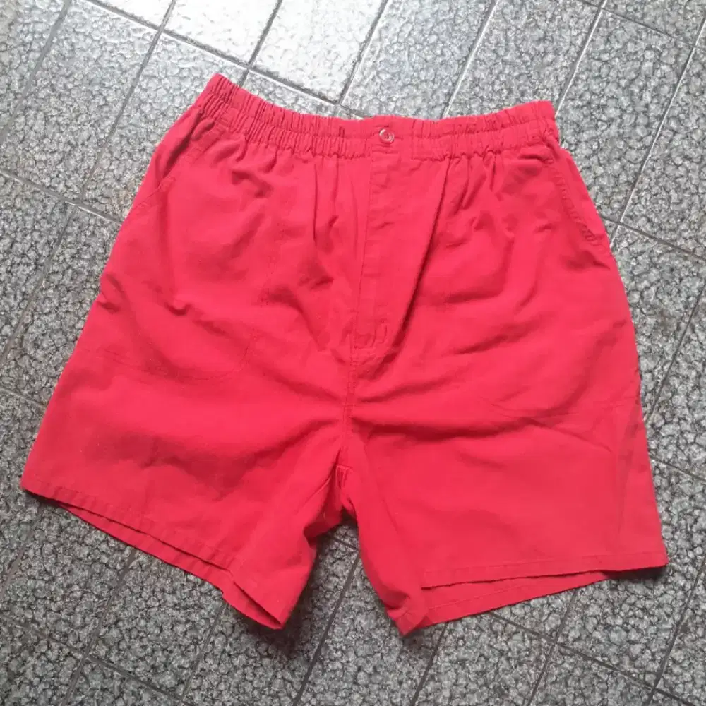 Celana pendek model Baywatch