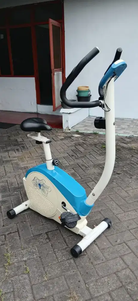SEPEDA STATIS merk JACO