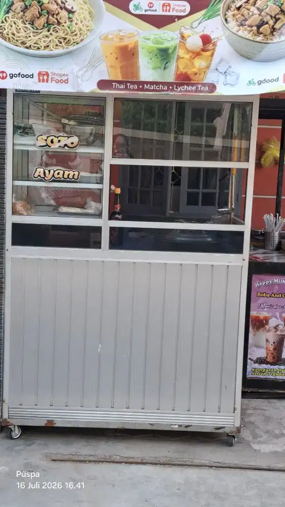 Etalase mie ayam dan baso