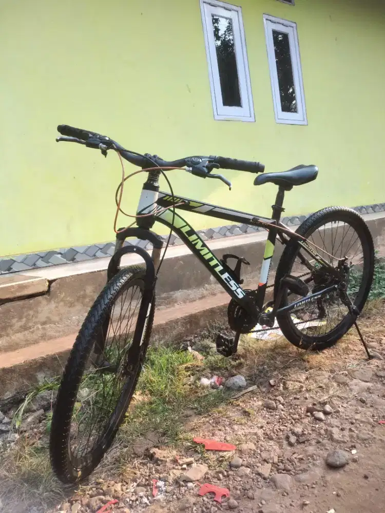 Sepeda gunung LIMITLES ukuran 26