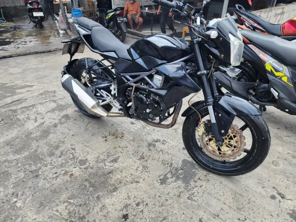Megelli 250 Naket Sport