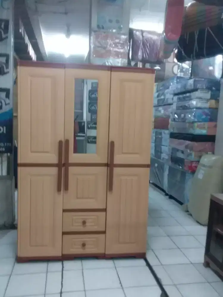 Lemari plastik 3 pintu