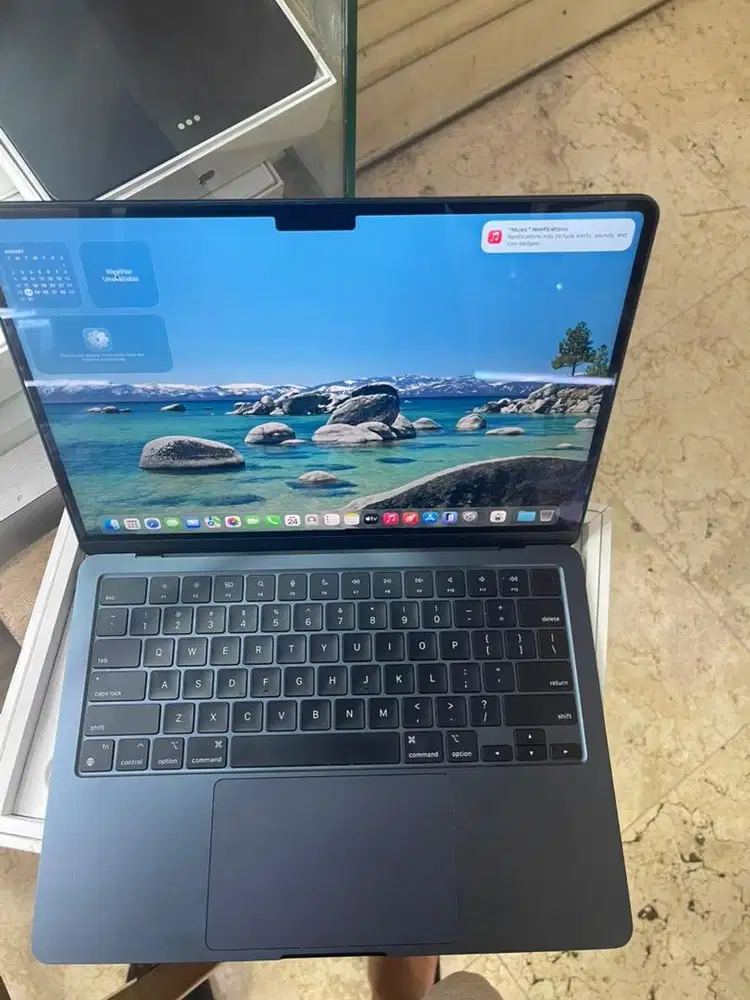 Macbook Air M3 13-inch ram 8gb /256gb Bekas apple resmi ibox