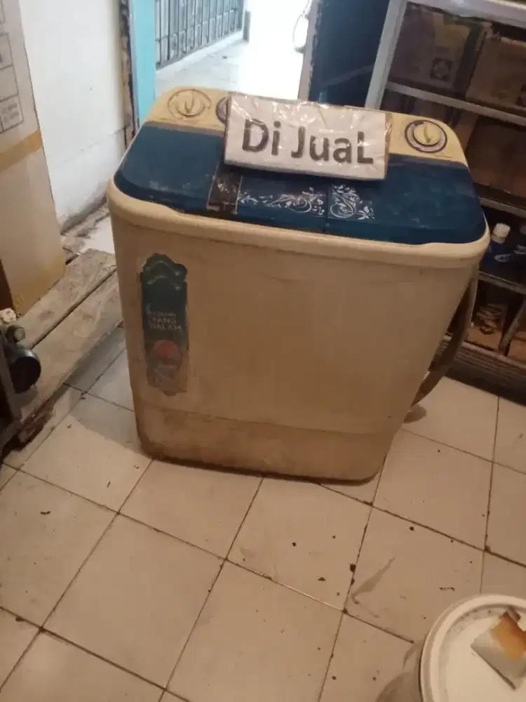 Mesin cuci 2 tabung AKARI