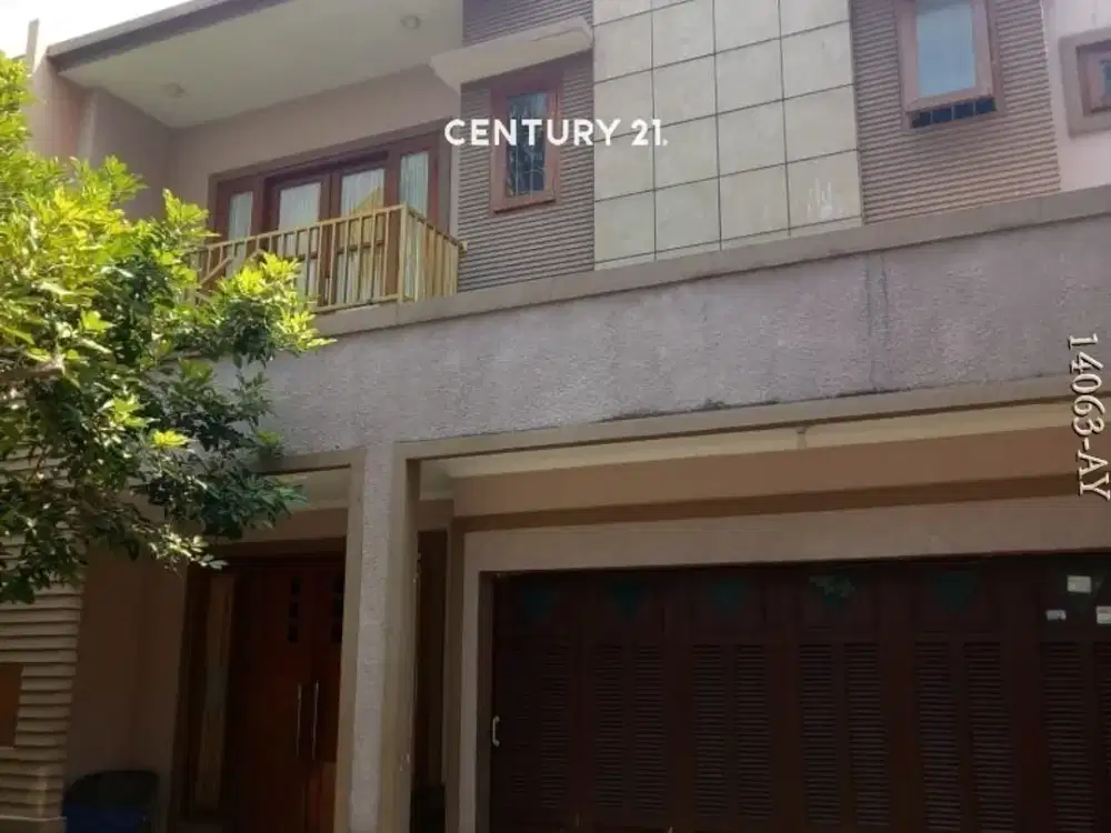 Dijual Rumah Lingkungan Nyaman Halaman Luas Ada Kolam Renang Di Condet Jaktim