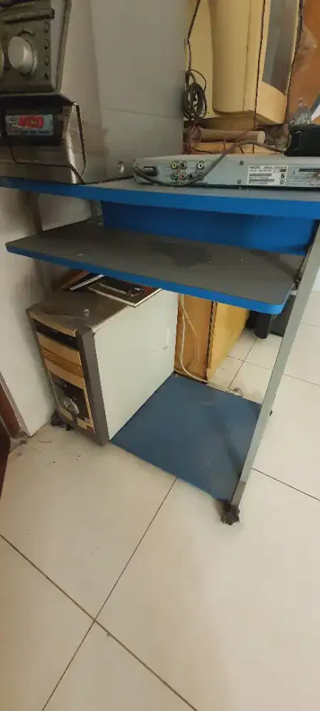 Dijual meja komputer bekas