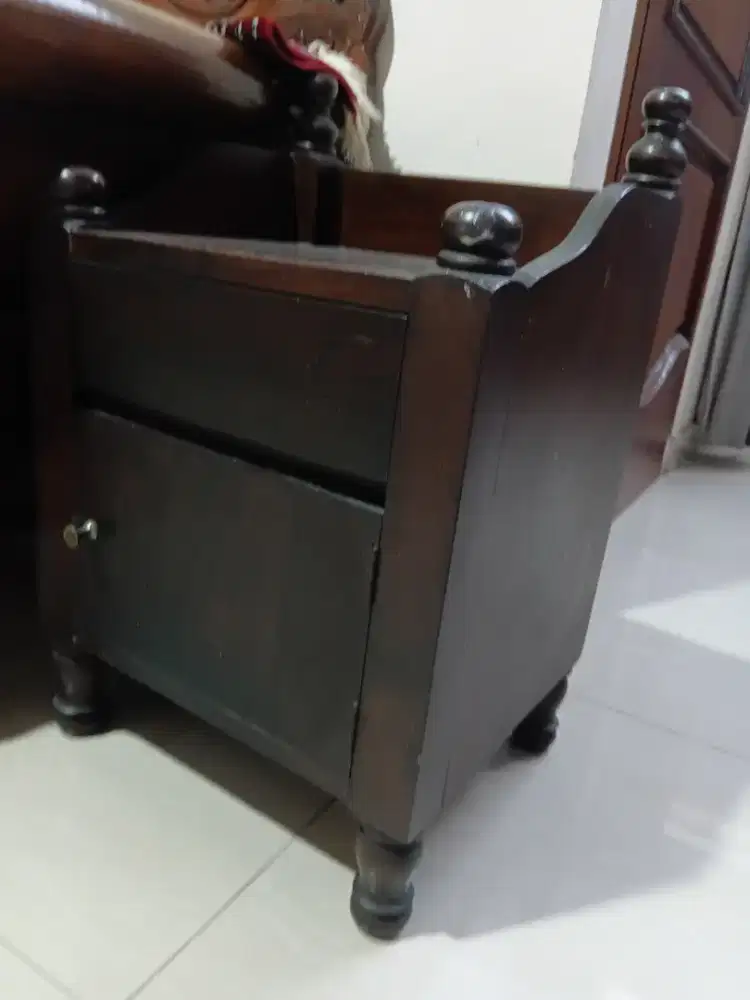 Dijual bangku kondisi bagus.