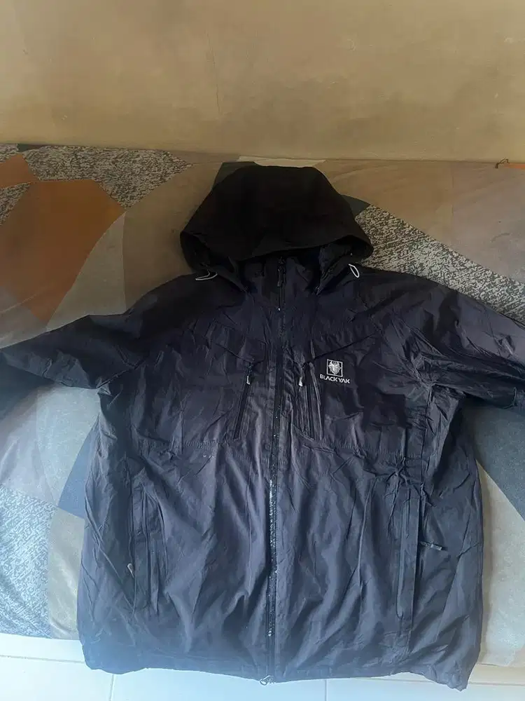 Jaket heking outdor blackyak