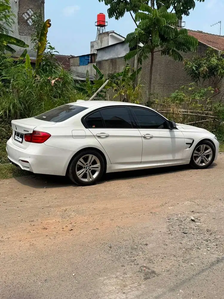 BMW 320i 2015 Bensin