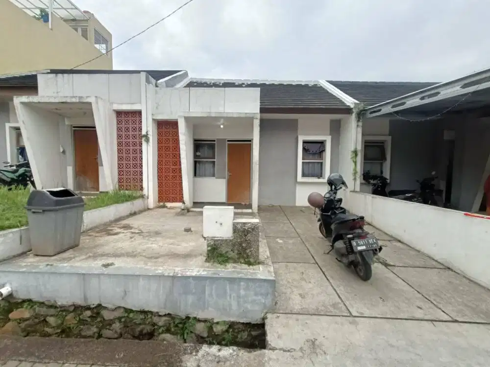 Rumah Bumi Panenjoan, Cicalengka, Strategis